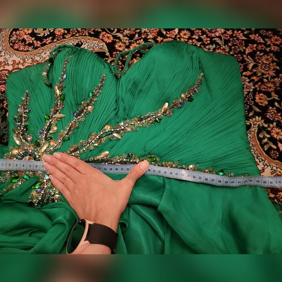 Dave and Johnny emerald grogeous evening dress - Picture 6 of 7